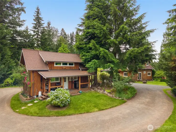 Detached 1 bed/1 bath Studio Style Dwelling