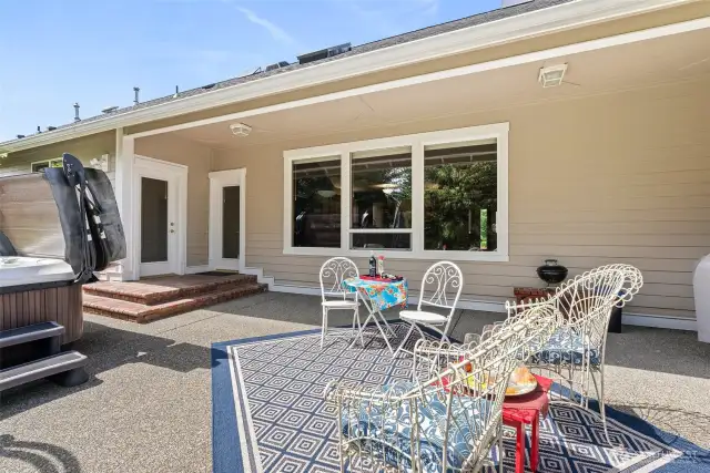 Back patio for entertaining  and enjoying this lovely hot tub!