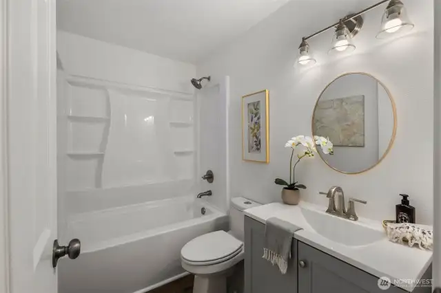 Stylish modern bath! New everything!
