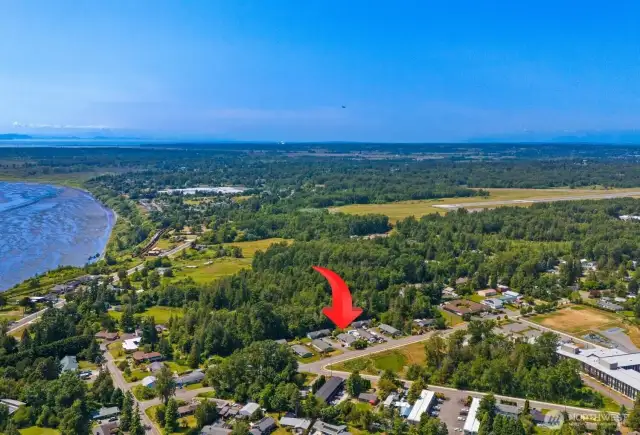 Located just 1/2 miles from Marine Drive Park & Trail! Less than 2 miles from Squalicum Beach, and less than 3 miles to downtown Bellingham.