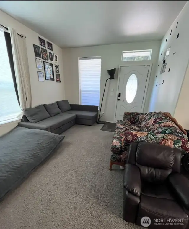 entry/living room