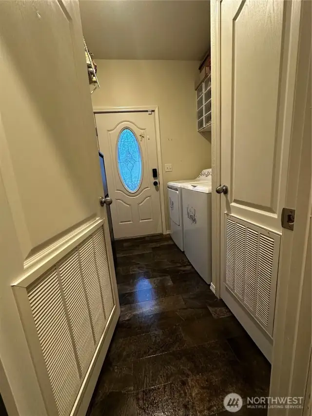 laundry room/side entry