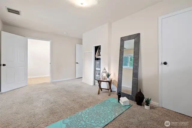 Extra bonus room - has a closet so could be 4th bedroom.