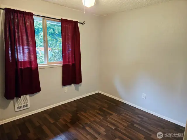 2nd bedroom