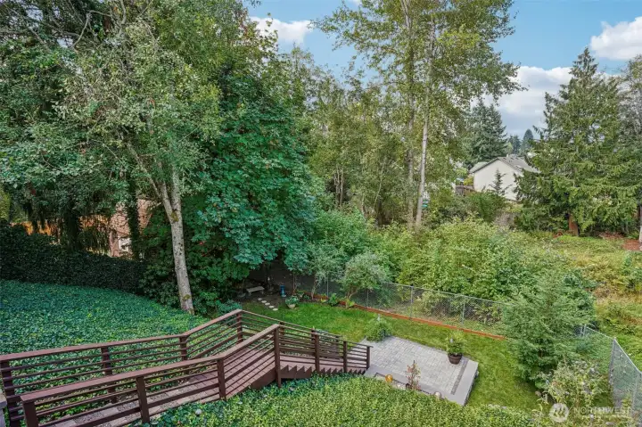 Mature landscaping!
