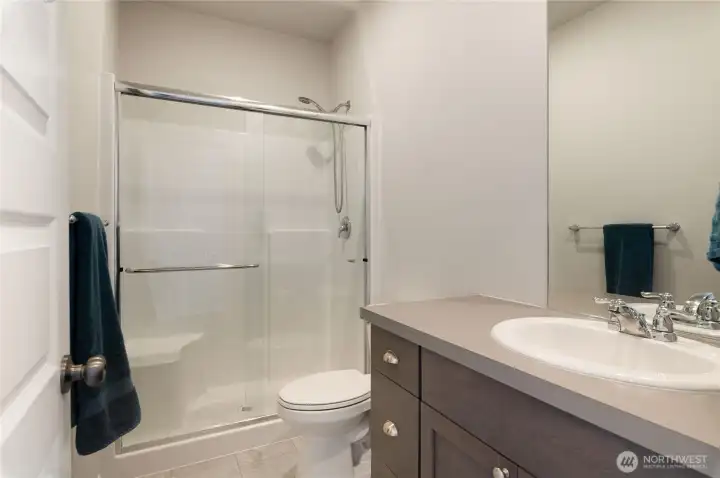 Guest suite 3/4 bath