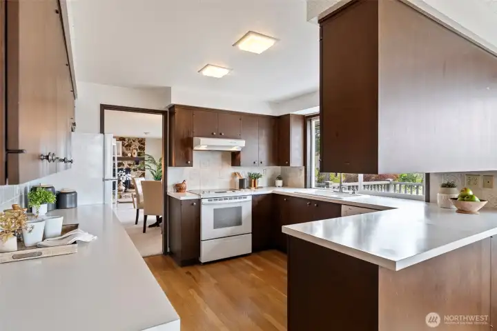 A functional kitchen has a big buffet area, making food display and entertaining a breeze.