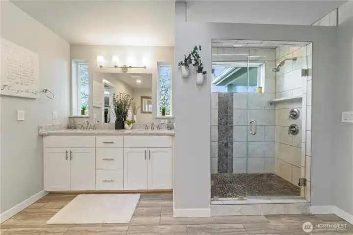 Primary ensuite bathroom with soaking tub