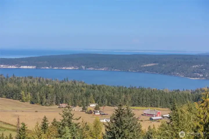 Stunning water view! Stunning water view!