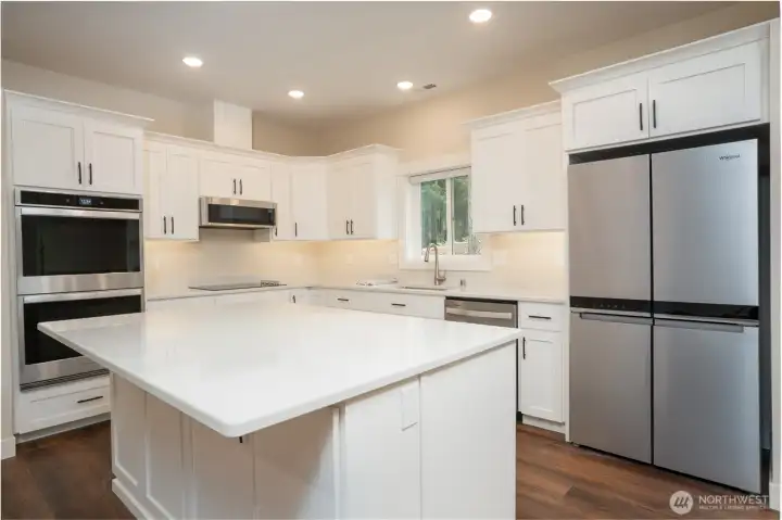 Full appliance package stays with the home.