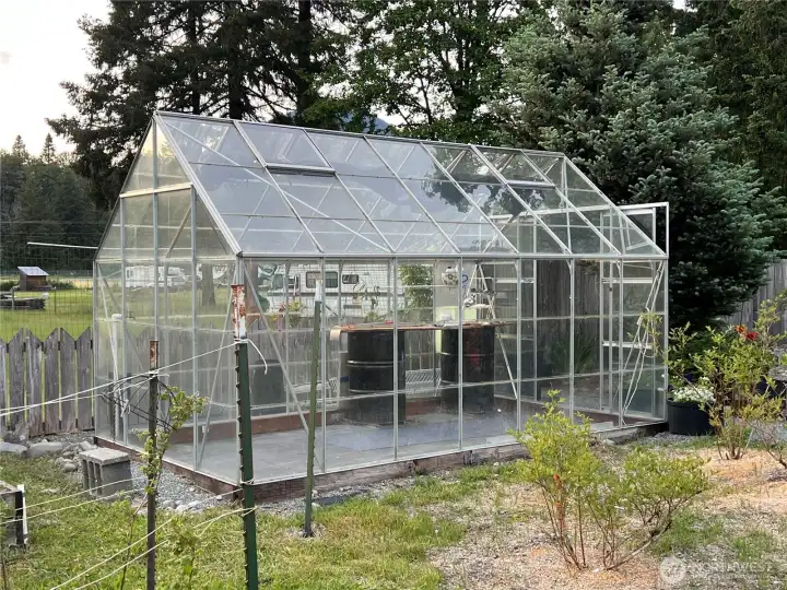 Generous greenhouse for all your gardening needs