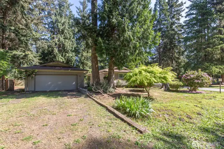 Detached garage