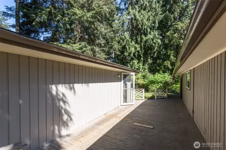 Detached garage
