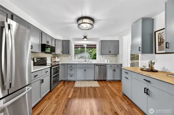 Plenty of storage, quartz countertops.