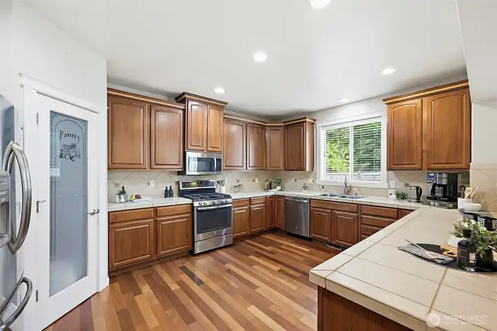 Large open kitchen Large open kitchen