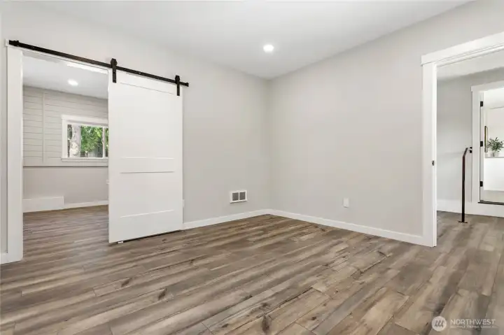 Would also make great office, craft or landing room