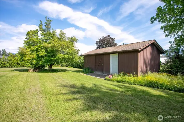 Extra outbuilding has 2 separate areas and a metal roof