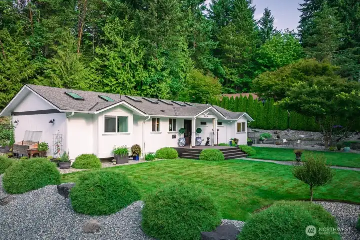Large corner lot with privacy