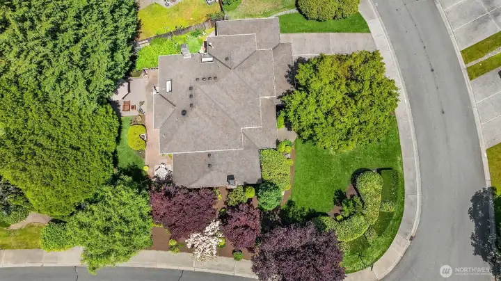 Enjoy this wonderfully landscaped property - If you have a green thumb you will love it