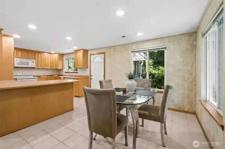 Dining room with kitchen penninsula