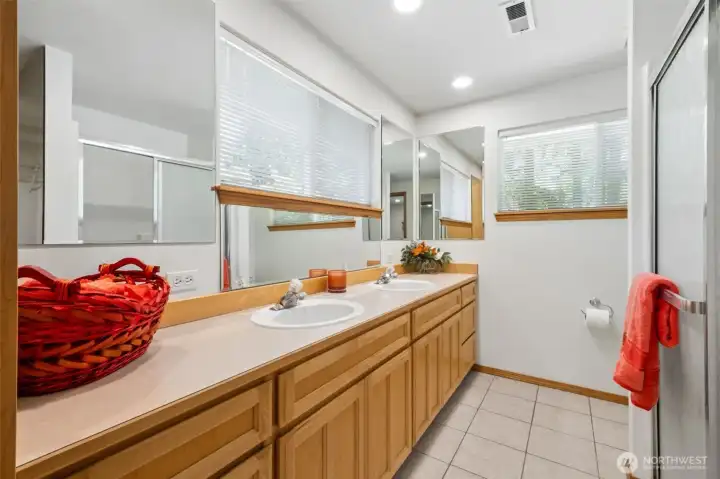 Primary private 3/4 bathroom