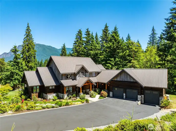 A 3.06 acre estate located in the gated Uplands Reserve.