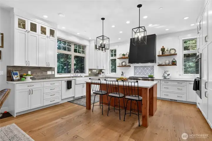 Beautiful chef's kitchen with large island.