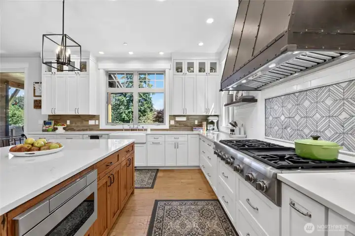 Super efficient kitchen appliance suite which includes a drawer microwave.