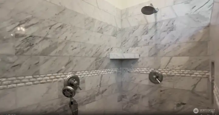 Shower details in marble