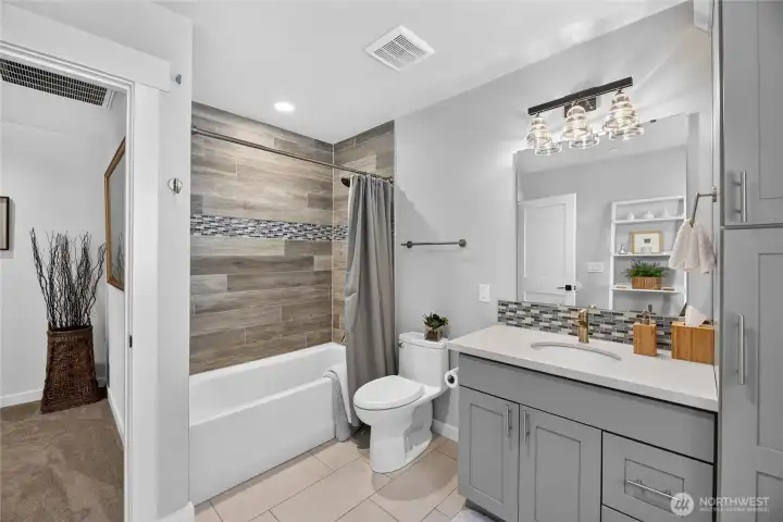This en-suite Bath serves Bedroom 3.