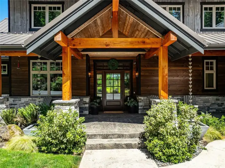 RV/Boat Parking, Hiking Trails, close to town- This place has everything!