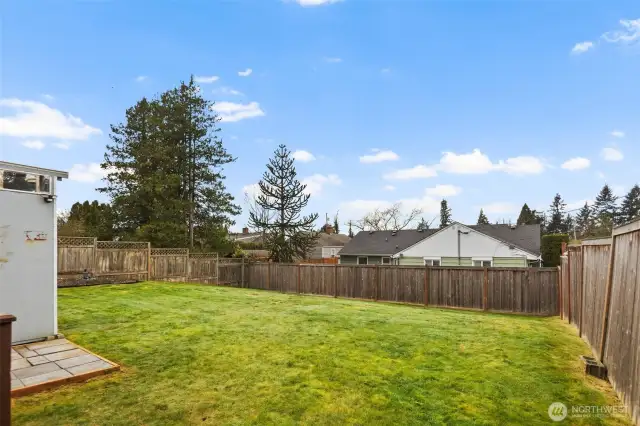 Lots of room for anybody to roam. And ample room to build if you so desire (buyer to verify).