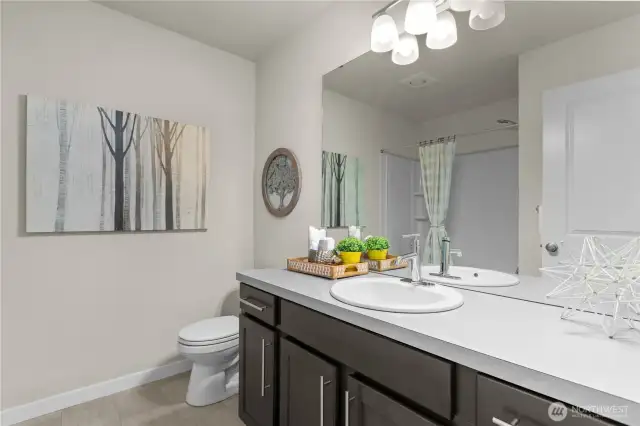 Full en-suite guest bathroom with sleek finishes and tub/shower combo for versatile use.