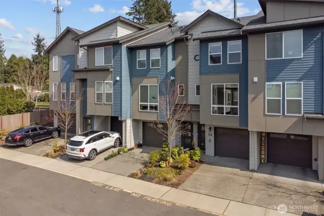 Modern townhome in north Lynnwood, WA – 2-bedroom, 2.5-bath with attached 2-car tandem garage and sleek curb appeal.