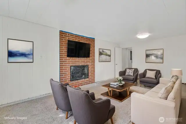 Virtual Staging  Lower level has it's own entrance.