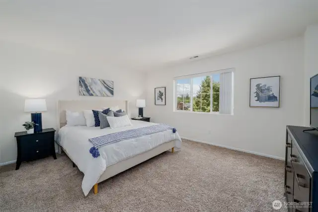 Primary Bedroom with en suite & walk in closet