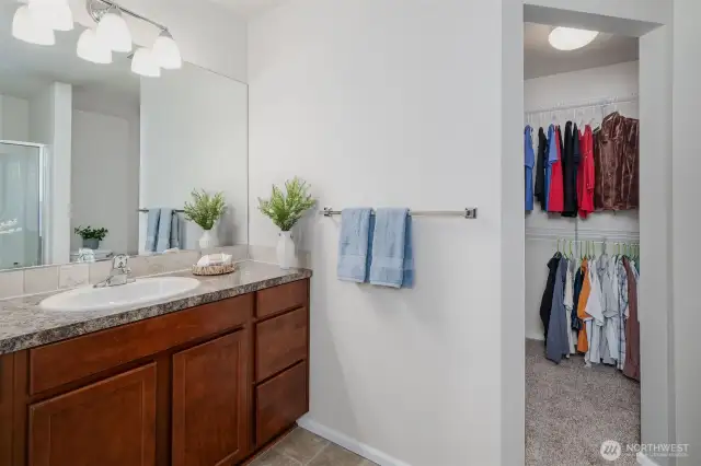 Primary En suite & walk in closet