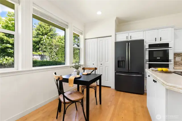 Eat-in kitchen nook.