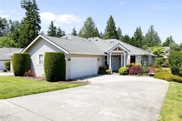 Large driveway can hold up to 4 parked vehicles - On street parking not permitted per HOA.