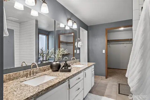 Dual Sinks with Granite Counters