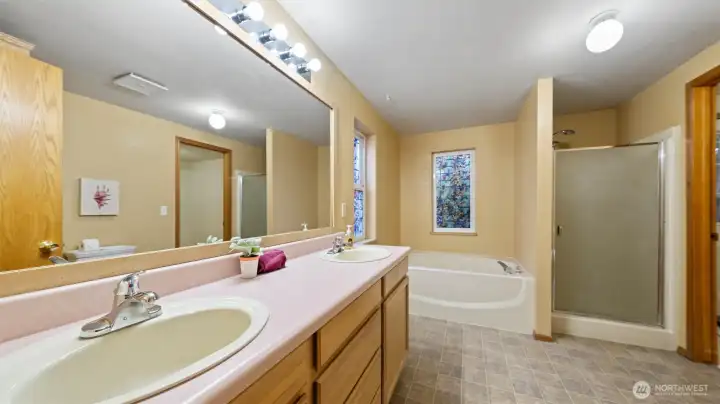 Large primary bath, soaking tub
