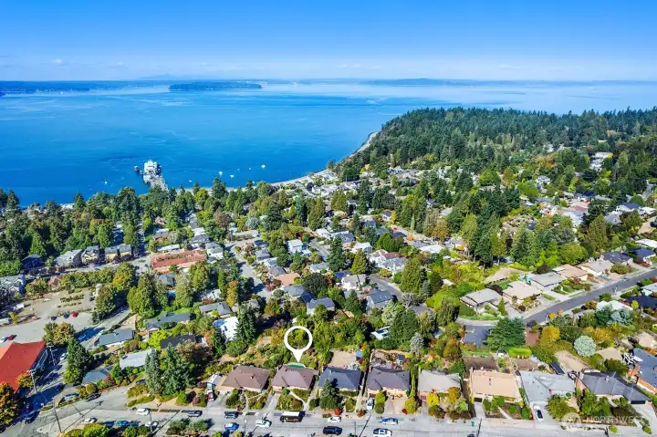 This photo gives you a sense of proximity to the water. A great location!