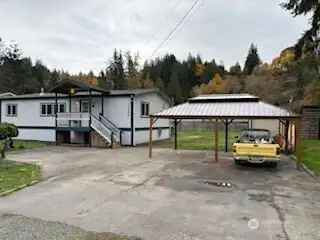 front drive way and extra parking