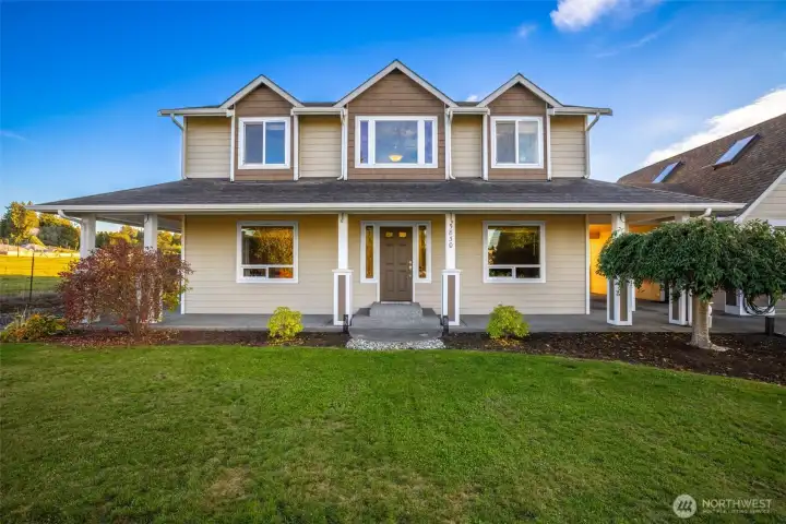 Rural Snohomish lifestyle, close in for the commuter. Minutes to downtown Snohomish and Everett.
