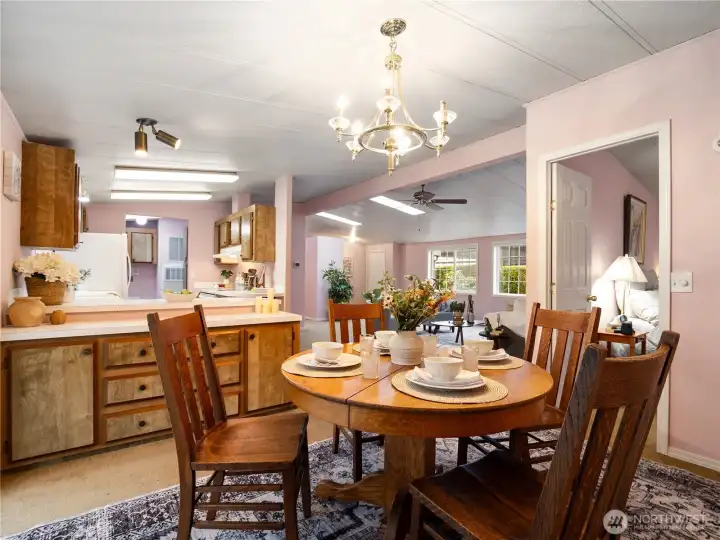The nice sized dining area makes it easy to entertain friends or having intimate meals.