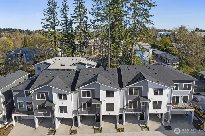 Photographs are for illustrative purposes only. Features, finishes, interior/exterior colors, landscaping and floorplan shown may vary from actual homes built