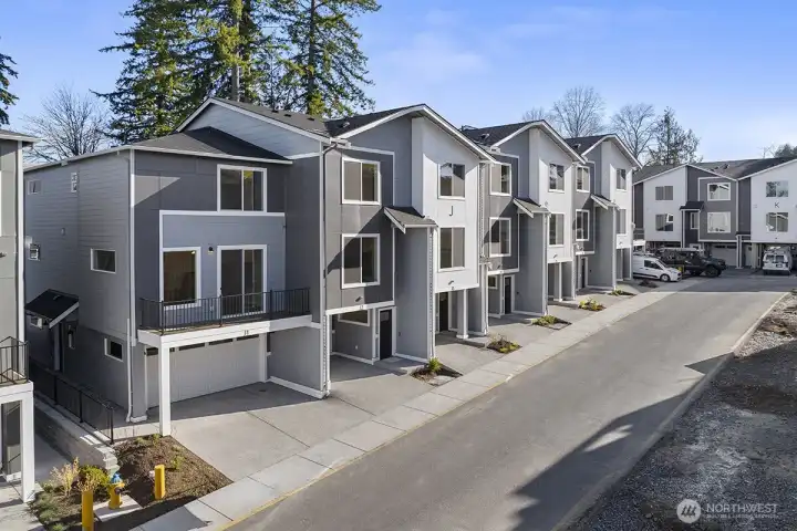Photographs are for illustrative purposes only. Features, finishes, interior/exterior colors, landscaping and floorplan shown may vary from actual homes built