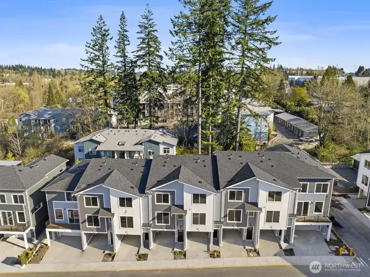 Photographs are for illustrative purposes only. Features, finishes, interior/exterior colors, landscaping and floorplan shown may vary from actual homes built