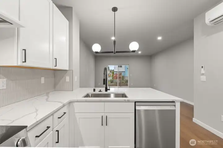 Photographs are for illustrative purposes only. Features, finishes, interior/exterior colors, landscaping and floorplan shown may vary from actual homes built