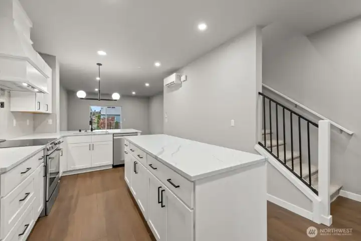Photographs are for illustrative purposes only. Features, finishes, interior/exterior colors, landscaping and floorplan shown may vary from actual homes built